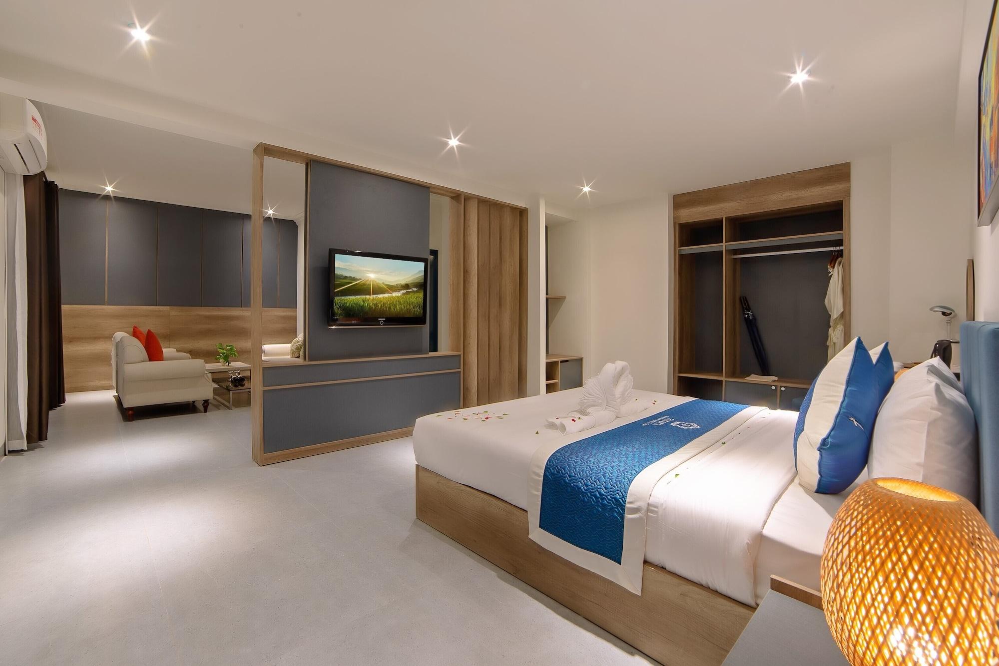 Aurora Riverside And होटल 4*
